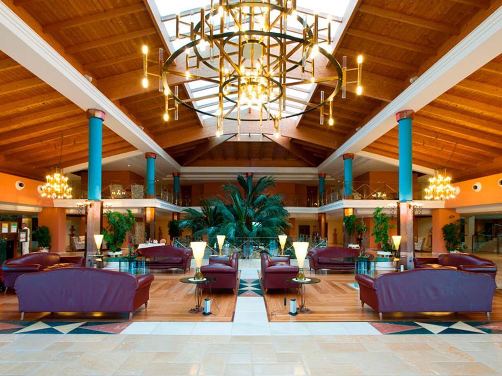 Hipotels Barrosa Palace & Spa Чиклана-де-ла-Фронтера Экстерьер фото Lobby of the hotel
